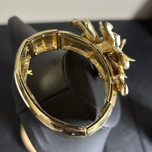 Floral Enamel Rhinestone Gold Black Floral Stretch Chunky Statement Bracelet - Picture 5 of 6